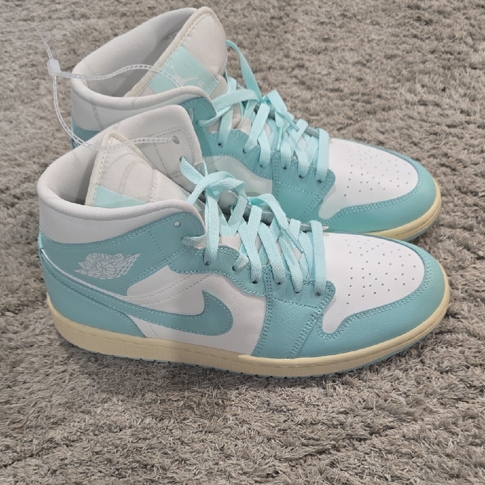 NIKE AIR Jordan 1 Mid Light Dew Womens Classic Sneakers. New W/O Tag - Picture 3 of 6